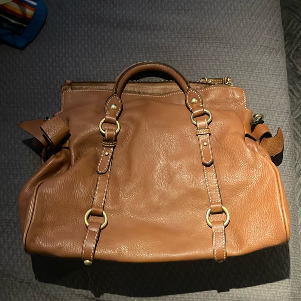 Cognac leather handbag with brass hardware